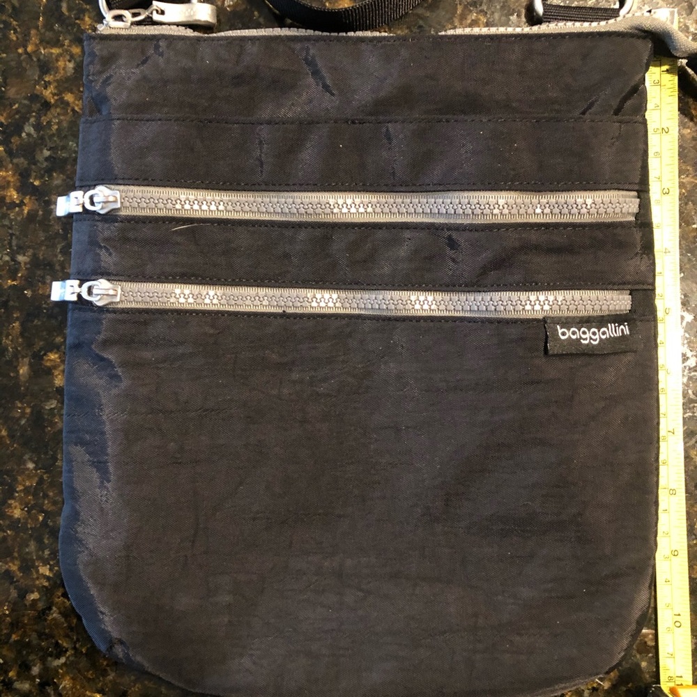 Baggallini crossbody purse